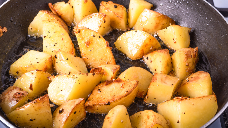potatoes in frying pan