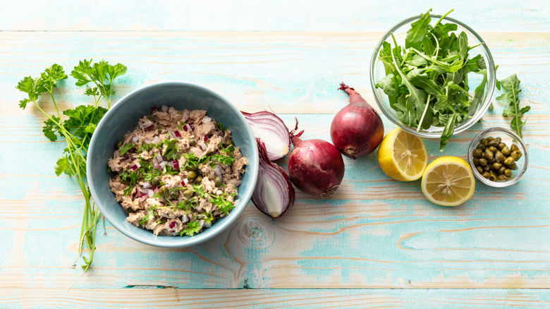 Tuna salad with vegetables
