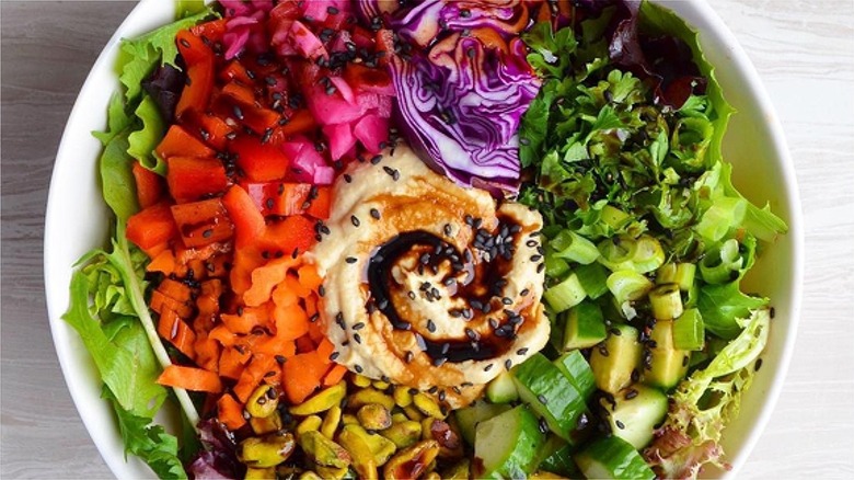 Salad with hummus and balsamic