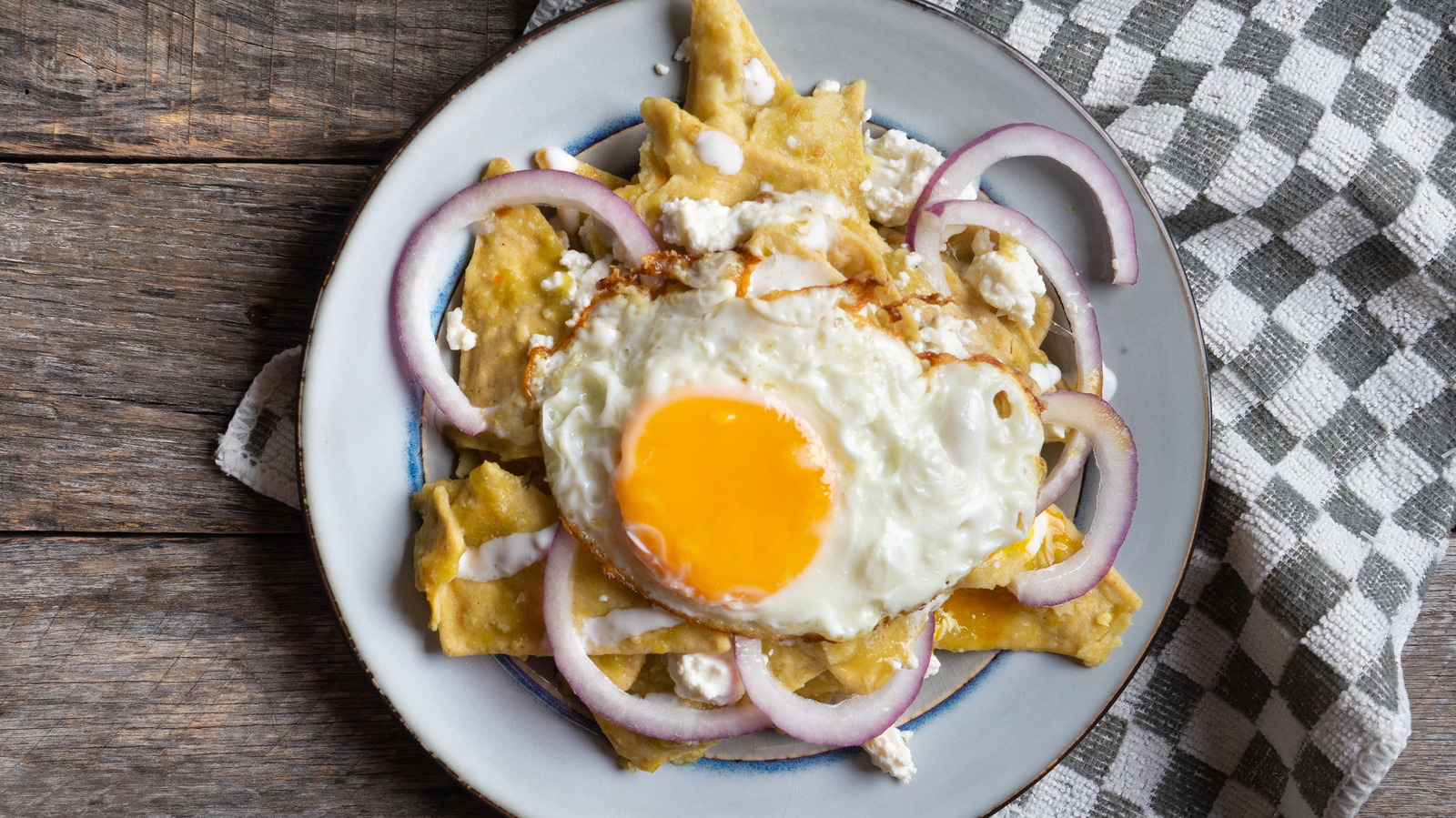 Upgrade Your Typical Cheesy Nachos With A Fried Egg - Vimarsana News
