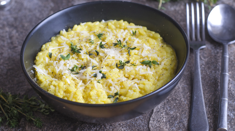 Cheesy rice with herbs in a bowl