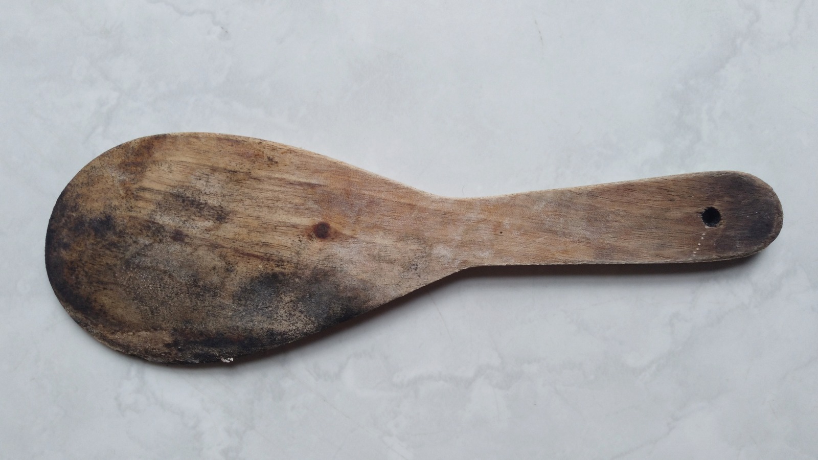 Use A Little Baking Soda To DeepClean Wooden Utensils Like A Champ
