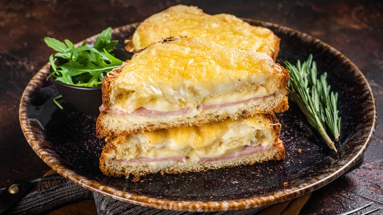 Croque monsieur with béchamel 
