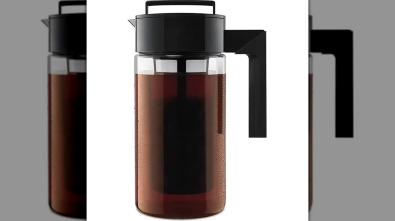 A Takeya Cold Brew Tritan Plastic Coffee Maker Pitcher with Airtight Lid on a white background