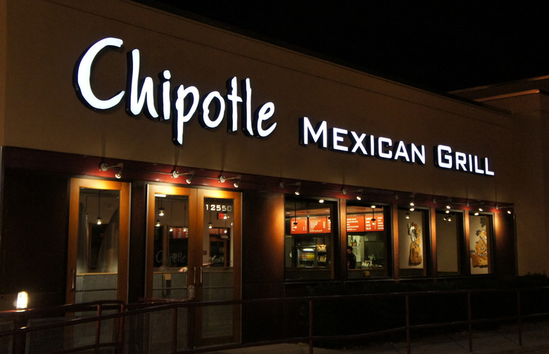 Want a Beer with That? 9 Fast Food Restaurants That Serve Alcohol