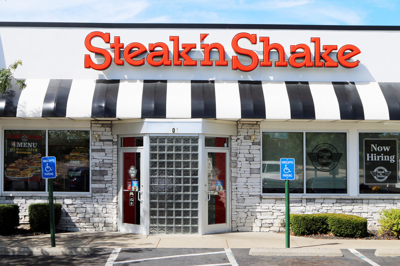 Want a Beer with That? 9 Fast Food Restaurants That Serve Alcohol