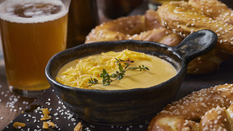 Beer cheese sauce