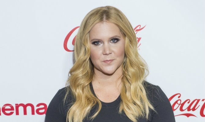 WATCH: Comedian Amy Schumer Talks About the Time She Stole Jake Gyllenhaal's Birthday Cake 