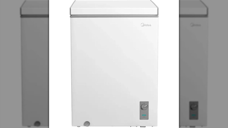 A white rectangular chese freezer with gray insulating trim and a gray temperature knob