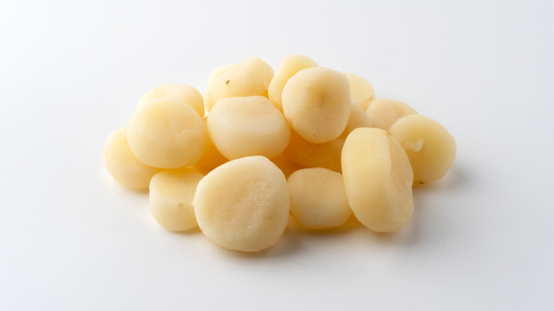 peeled water chestnuts