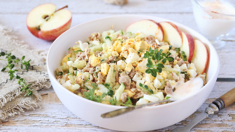 tuna salad with apples