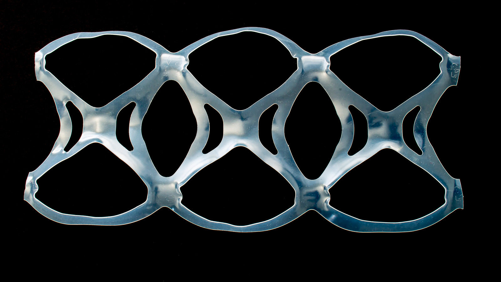 We Finally Know A Hack For Getting Bottles Out Of Those Annoying Plastic Rings - Vimarsana News