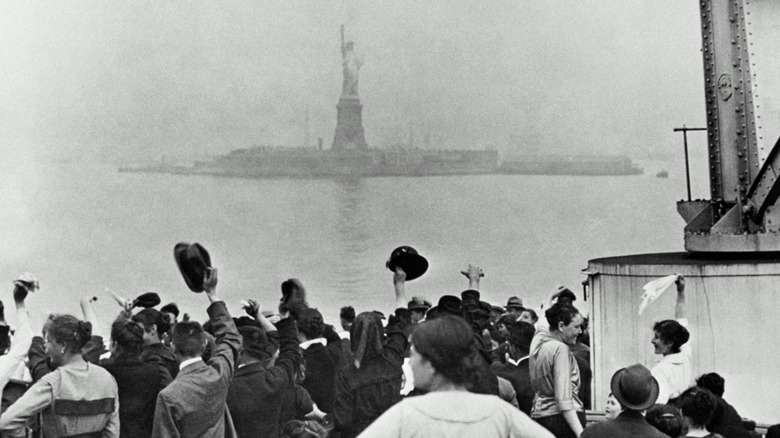 Immigrants arriving on Ellis Island in 1921