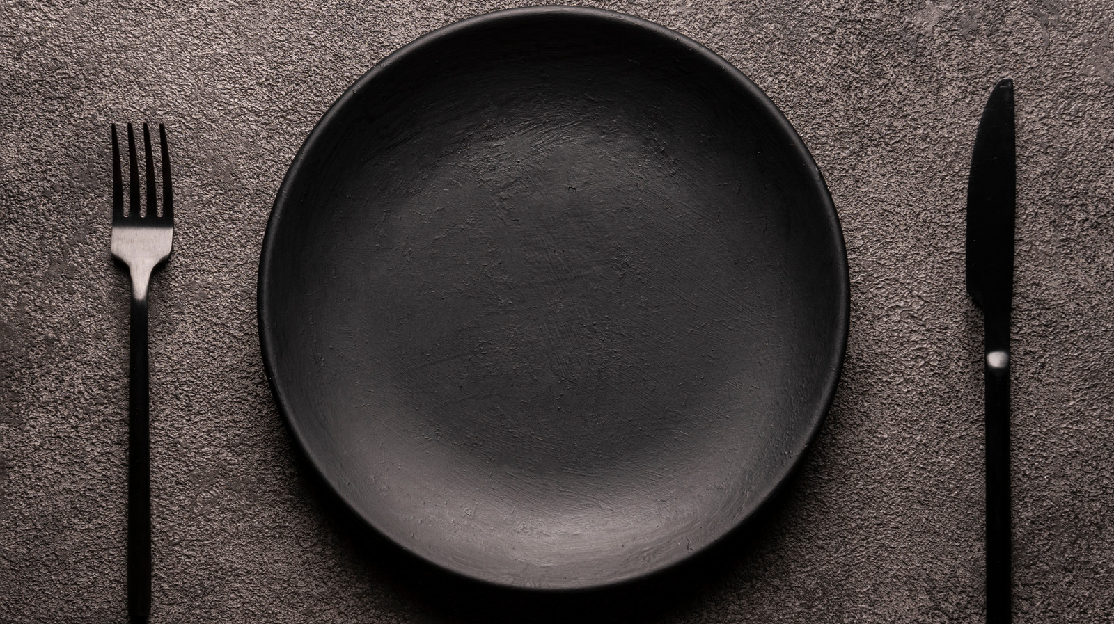 We Tried Dining In The Dark. Here's What You Should Know Before Making