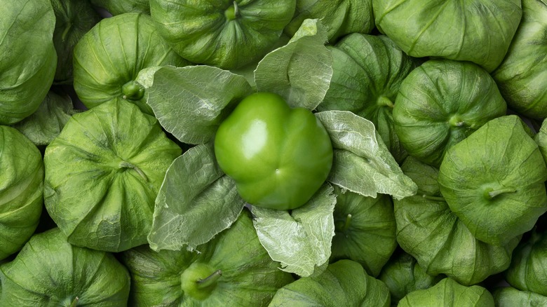 pile of green tomatillos