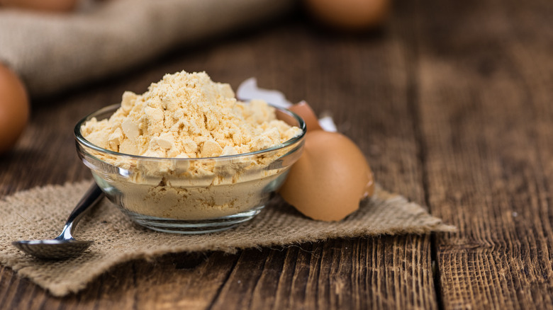 Dehydrated eggs in a glass bowl