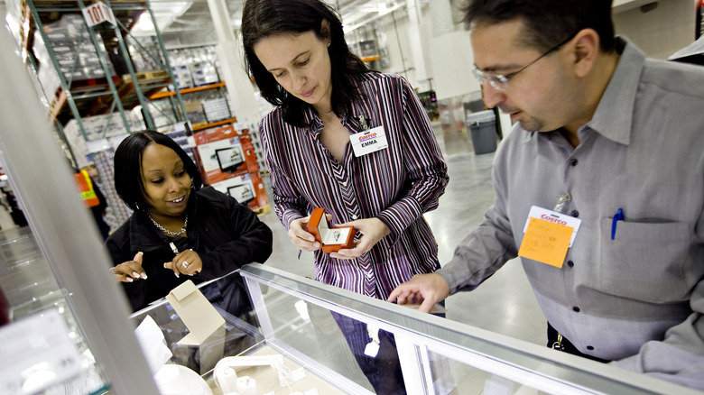 People by Costco jewlery case