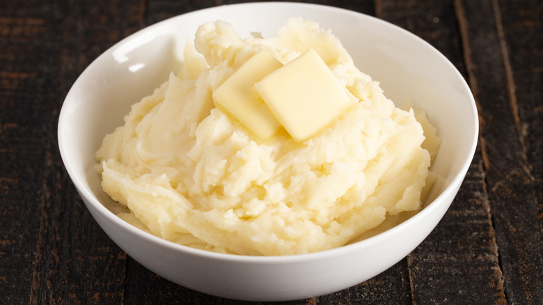 Bowl of mashed potatoes