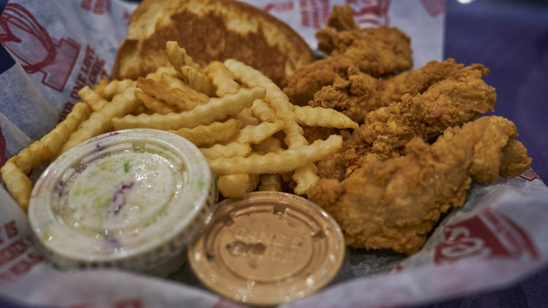 Raising Cane's meal combo