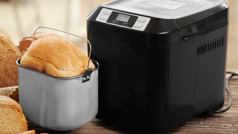 Bread maker and loaf of bread
