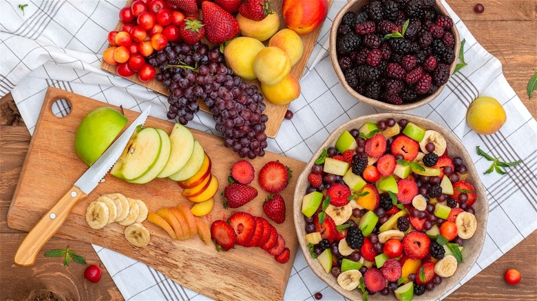 Sliced fruit on plate