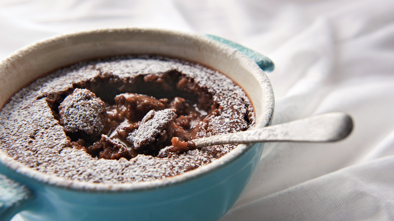 chocolate self-sauce pudding in mug