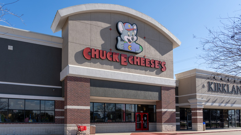 Exterior of Chuck E. Cheese against blue sky