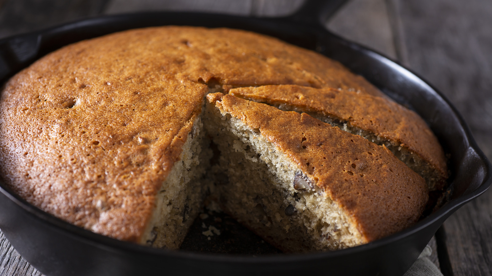 What Is A Flower Nail And How Can It Help Your Cake Bakes?