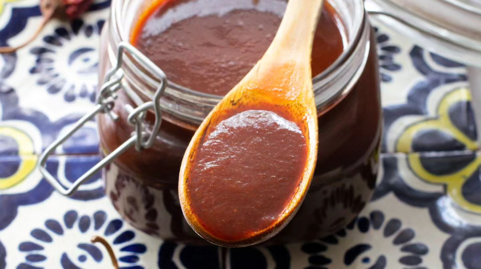 What Is Guajillo Sauce And What Does It Taste Like?