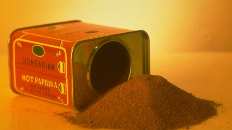 Hungarian paprika tin