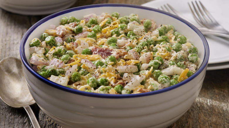 Pea 'n' peanut salad