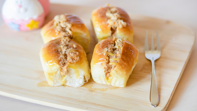 Buns with pork floss