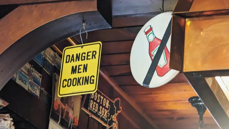 No ketchup sign at Louis' Lunch