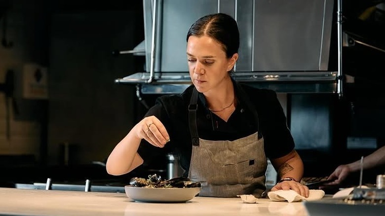 Tatiana Rosana arranging a plate of food