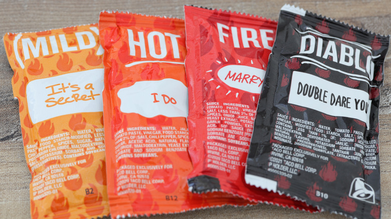 Packets of Taco Bell hot sauce on a table