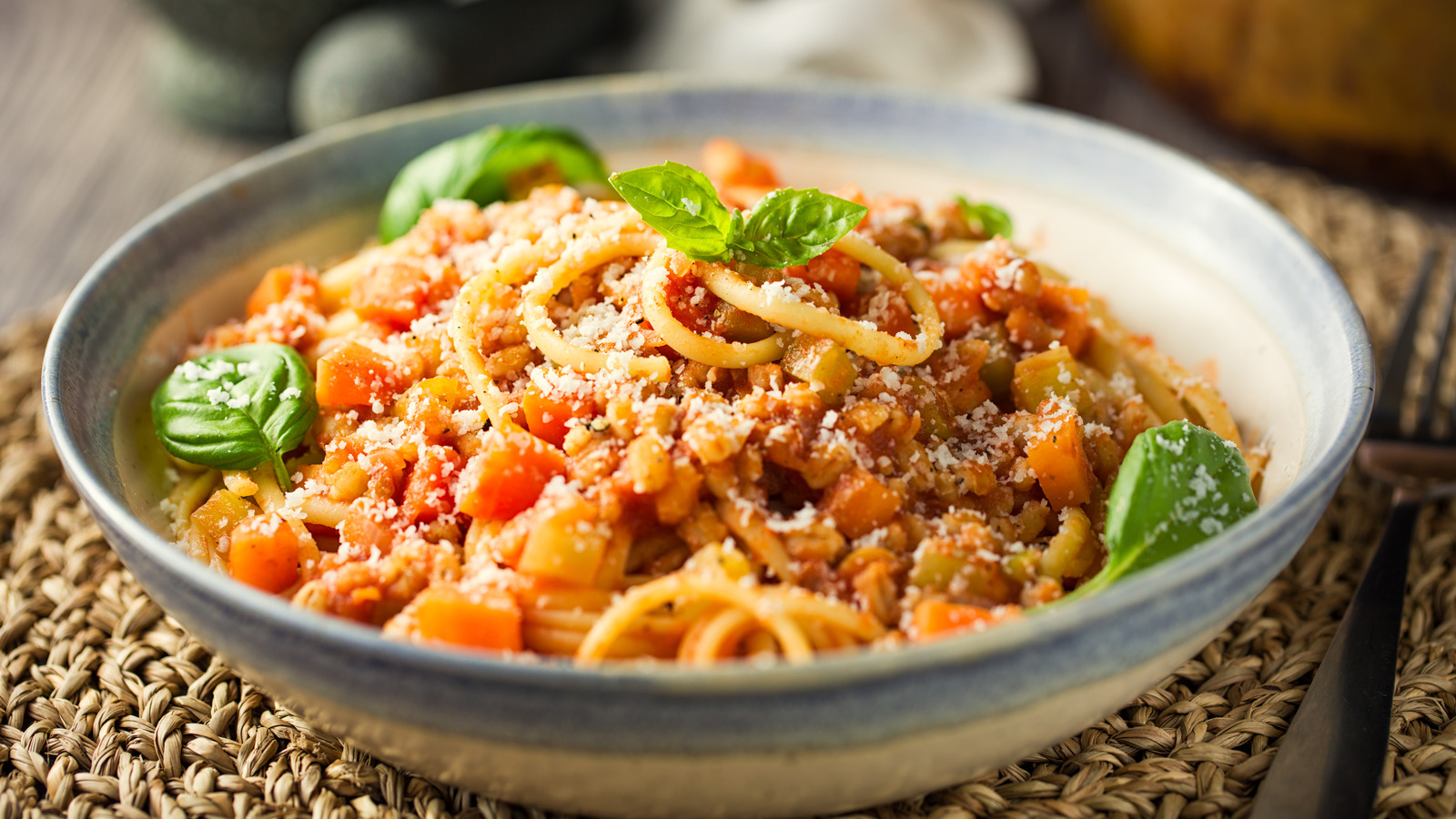 What Separates Greek From Italian Meat Sauce