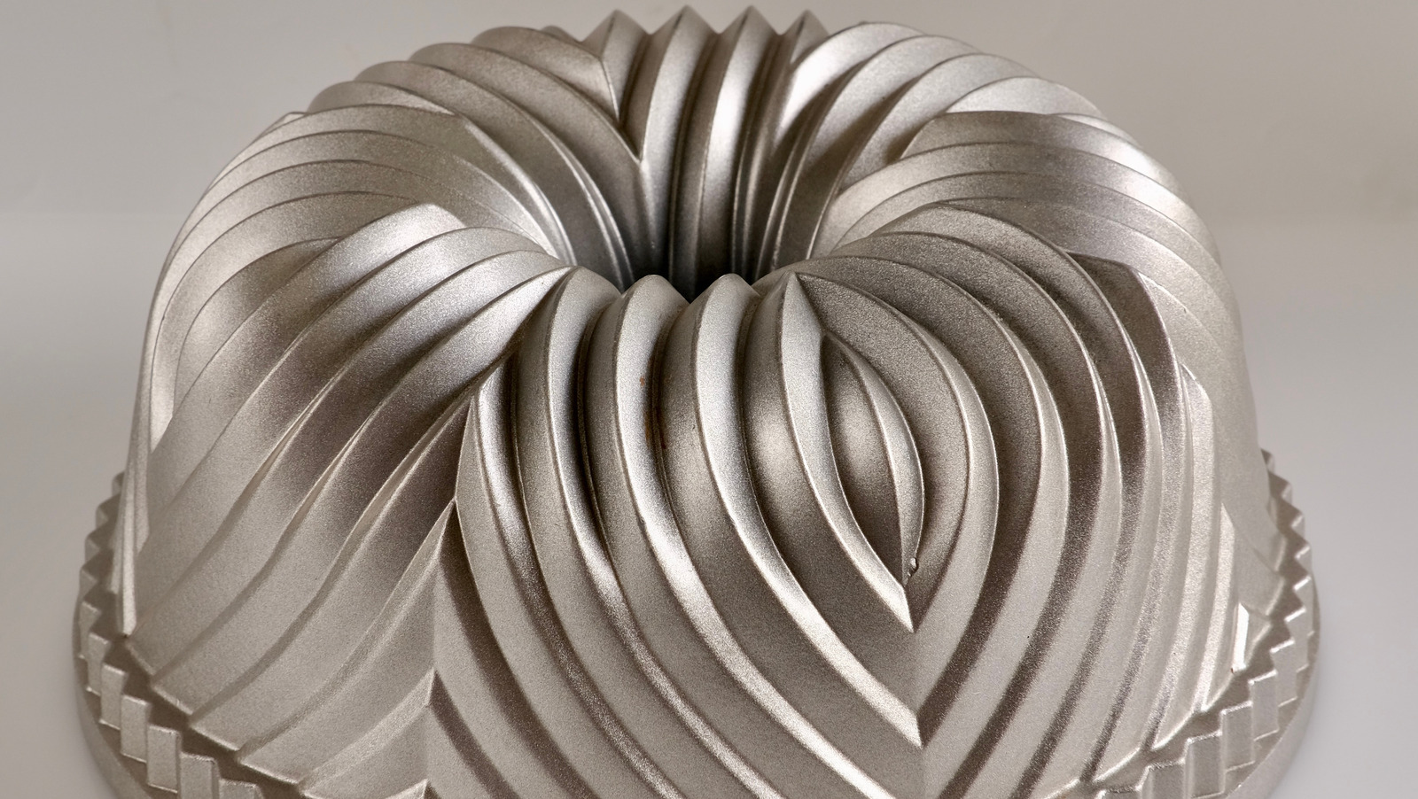 What To Avoid When Buying A Bundt Cake Pan