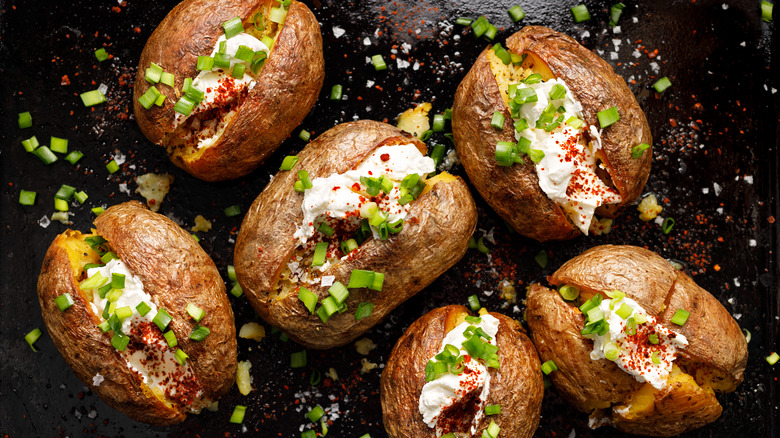 baked potatoes with sour cream and chives