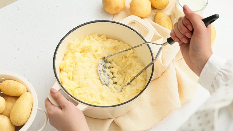 Bowl of mashed potatoes.