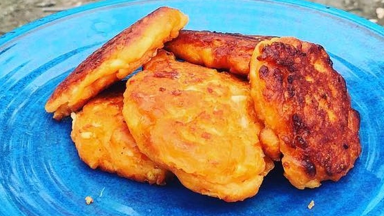 spaghetti fritters on blue plate