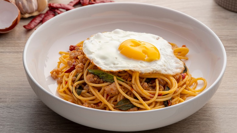 spaghetti with a fried egg
