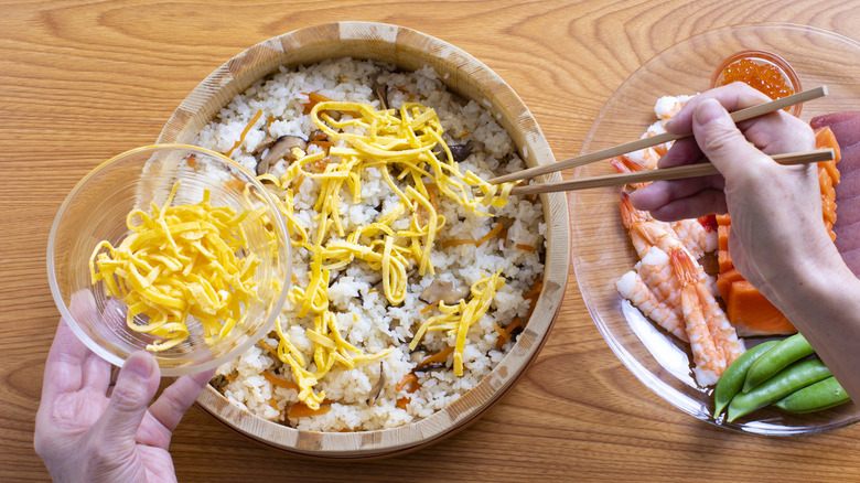 Salmon rice bowl with mushrooms