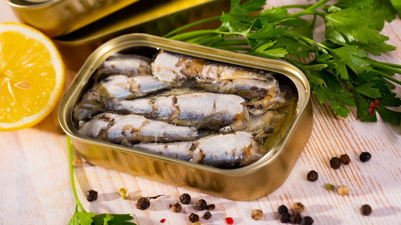 Can of sardines with accoutrements