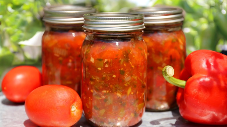 Storing salsa in airtight jars