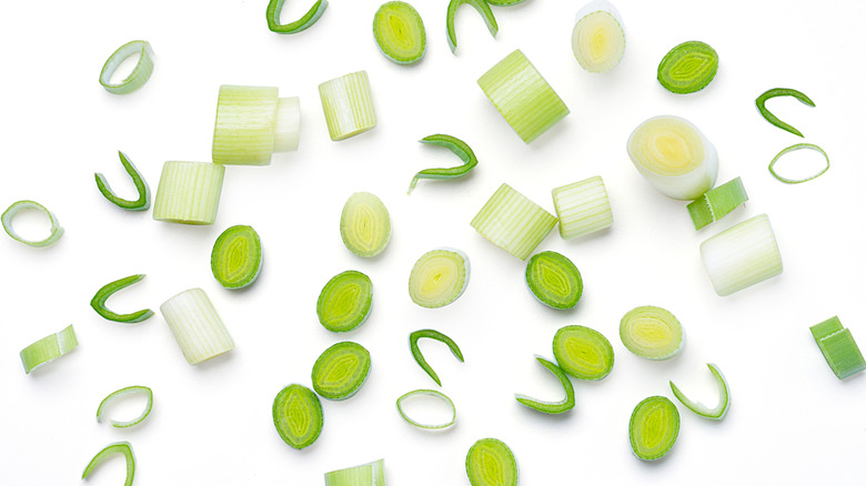 Various chopped green onions 