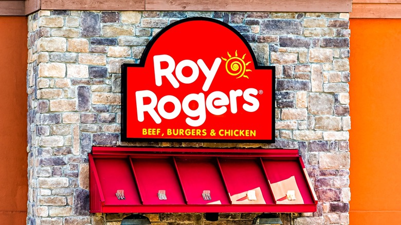 What Time Does Roy Rogers Start Serving Breakfast?  