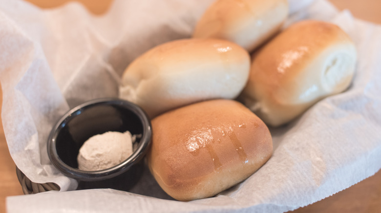 Texas Roadhouse rolls with butter 