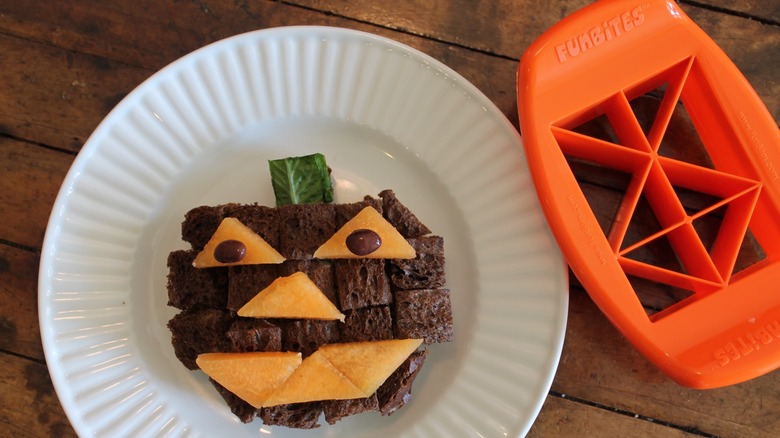 Funbites cutter and sandwich with fruit