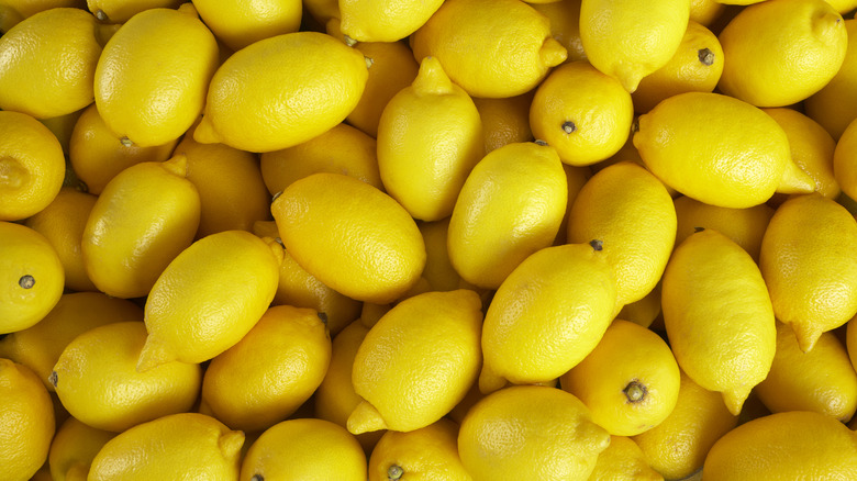 A pile of lemons