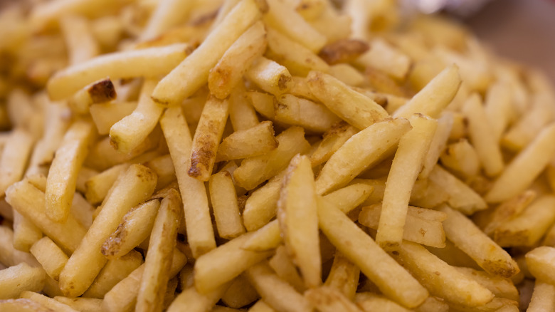 pile of french fries 